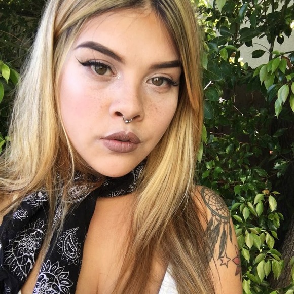 Meet your Posher, Jade - Picture 1 of 1